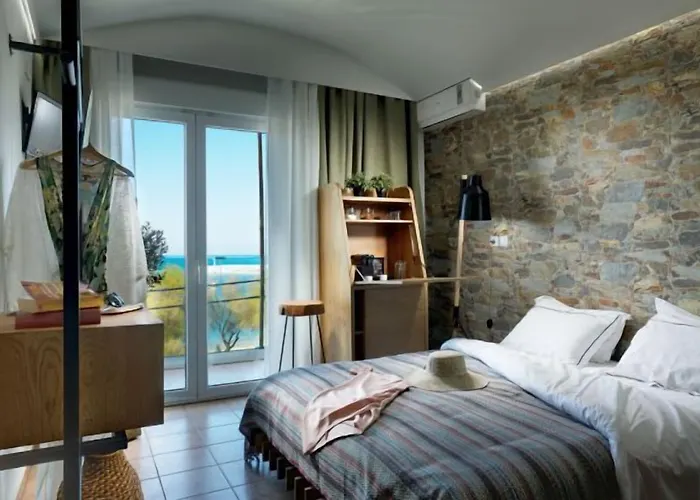 Menel The Tree House- Adults Only