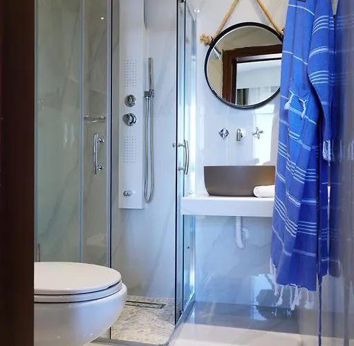 מלון Menel The Tree House- Adults Only